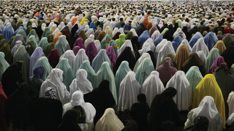 کیا عورت عدت کے دوران نماز  عید کے لیے مسجد  میں جا سکتی ہے؟