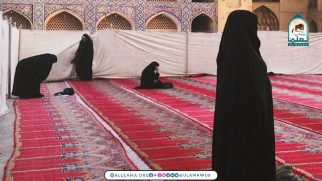 کیا عورتیں مسجد سے کچھ فاصلے پر مدرسے میں الگ نماز اور تراویح ادا کرسکتی ہیں؟