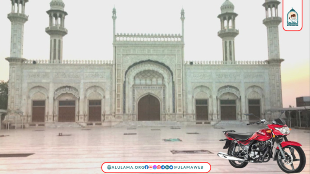 مسجد میں موٹر سائیکل نماز والی جگہ پر لے جانا کیسا ہے ؟